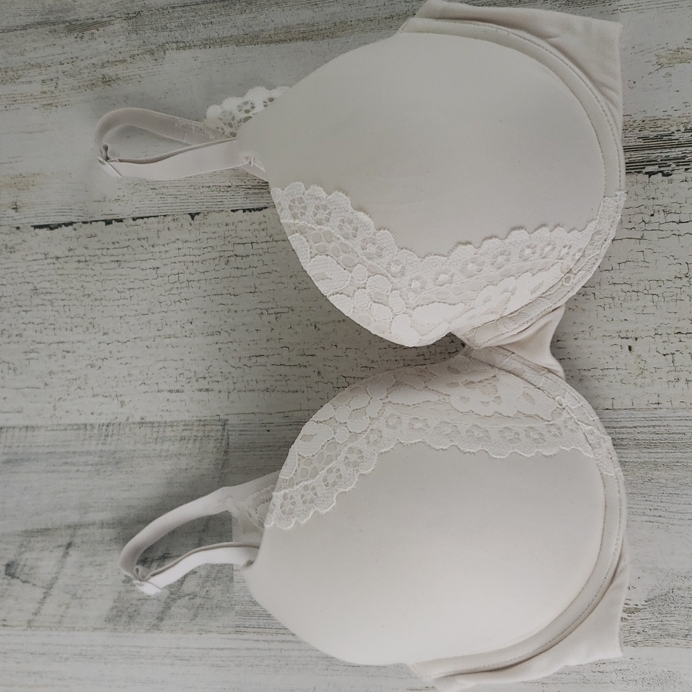 Victoria's Secret perfect shape cream with lace underwire bra Size 32DD